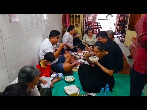 Eating Traditional Food - Khmer Noodle At Home - Family Gathering Video
