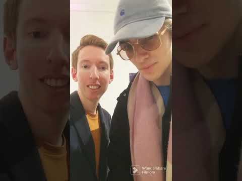 Un petit coucou avec Pierre de Maere 😀Dédicace à mon ami Charléli Cornu 🤩#pierredemaere #chanteur ❤️