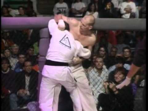 Royce Gracie vs Gerard Gordeau (1993)