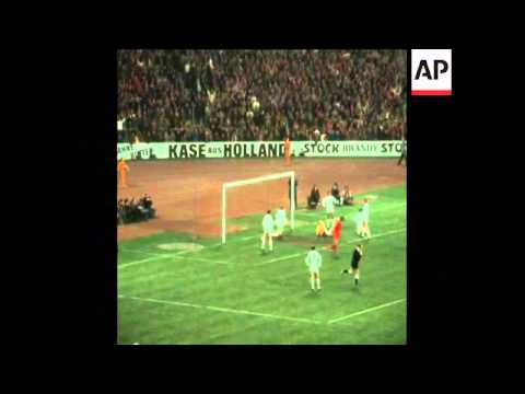 SYND 25-4-74 BAYERN BEAT HUNGARIAN TEAM IN SEMI FINAL OF EUROPEAN CUP