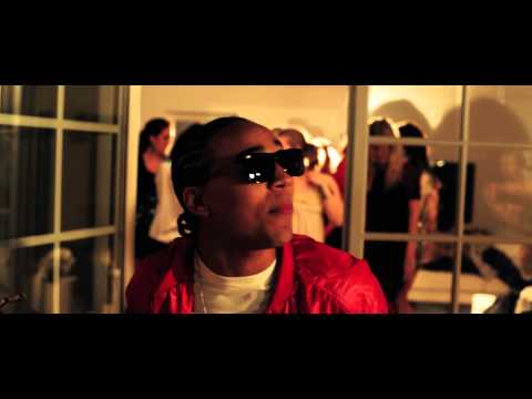 Deltog i denna musikvideo våren 2011. Jag är med på en hel del närbilder och är även tjejen som får rosen. 