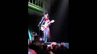PJ Harvey - In The Dark Places (live)