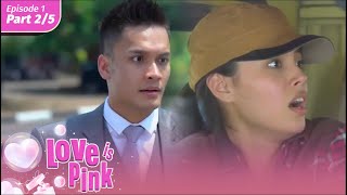 Download lagu Waduh! Prilly Gak Sengaja Tabrak Mobil Milik Aliando | Love is Pink Episode 1 Part 2/5 mp3