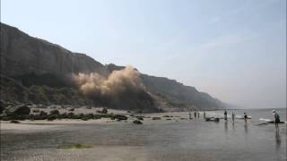 preview picture of video 'Cliff collapse at St Jouin Bruneval (Normandy) on 15 July 2013 at 12h10'