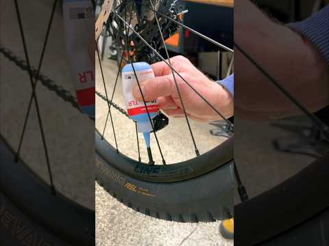 Bontrager Sealant těsnící tmel pro pro bezdušové pláště 950ml