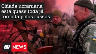 Civis ucranianos são evacuados de Mariupol