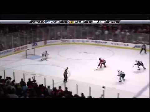 Vancouver Canucks @ Chicago Blackhawks Highlights 10/20/10