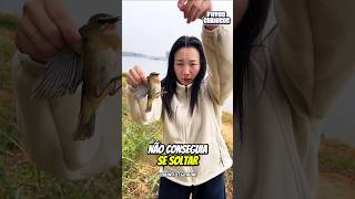 😭 UM GESTO SILENCIOSO DE AMOR! O que essa garota encontrou no lago vai te emocionar 🕊️✨