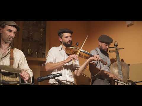 Wiejski Klub Tańca w Czempiszu: kapela Gołoborze