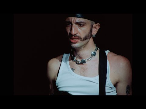 Lulu Van Trapp - l'amour et la bagarre (Official Music Video)