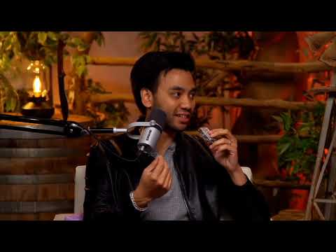 First Time Trying Lamington / Trash Taste Podcast Down Under!