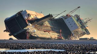Huge rogue killer waves sink large ships  Natural disaster destroys everything in its path