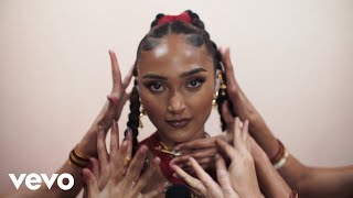 Joy Crookes - Feet Don&#39;t Fail Me Now (The Late Late Show with James Corden)
