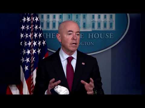 トランプ氏、米国の移民制度を「根こそぎ」と語るDHS長官 (Trump 'gutted' U.S. immigration system, says DHS chief)