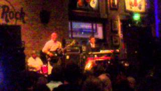 Fun Lovin&#39; Criminals - Bear Hug (Live)