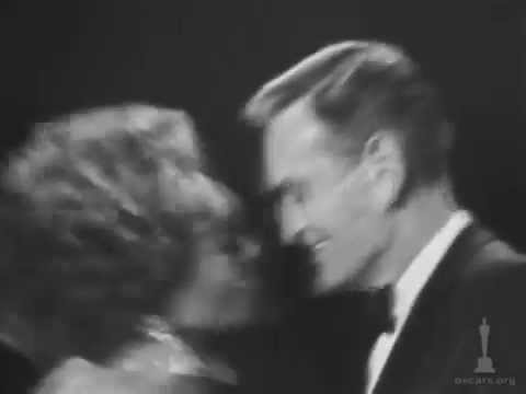 Trailer David Lean winning an Oscar® for "Lawrence of Arabia"