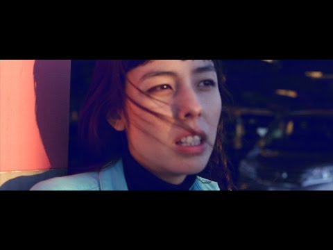 Maika Loubté - Universal Metro (Official music video)