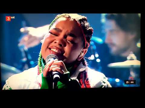 Zoe Wees   'Daddy's Eyes'       👁👁 💚🤍💚