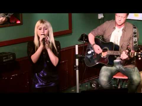 Rebecka Karlsson - Cover -  Adele - Rolling In The Deep.mp4
