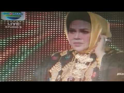 Spektakuler Rara Daa4 , di grand final Daa4 semua berdiri