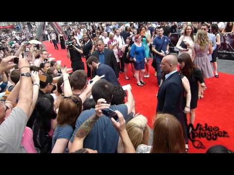 download lagu mp3 mp4 Famke Janssen And Hugh Jackman, download lagu Famke Janssen And Hugh Jackman gratis, unduh video klip Famke Janssen And Hugh Jackman