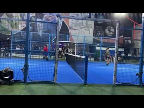 PUNTAZO INCREÍBLE de TOLITO AGUIRRE contra ALE GALAN el N1º del PADEL‼️