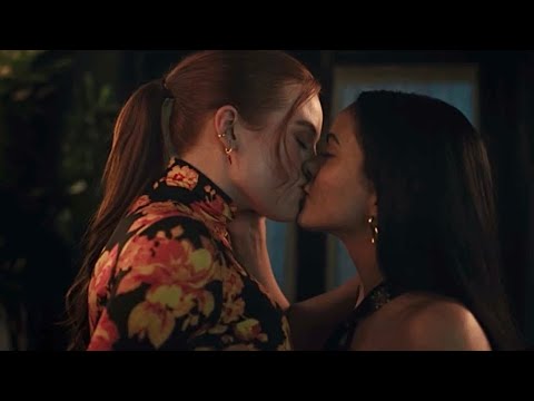 Veronica and Cheryl kiss 6x22 || Riverdale