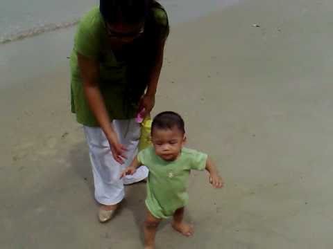 Aniq's 1st time @ the beach