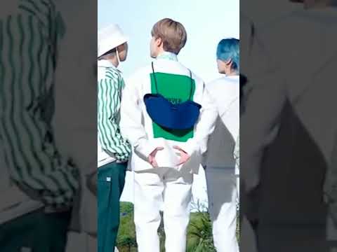 The way Jimin makes  heart with his hand from back 💜