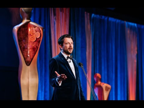 Saoirse Ronan (Blitz) wins Supporting Actress Film (Presented by Andrew Scott) - IFTA Awards 2025