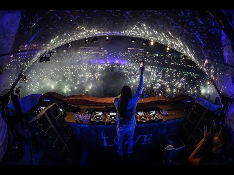 Steve Aoki vs Showtek & MAKJ - Rave (LIVE Tomorrowland 2018)
