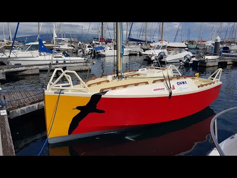 Setka Cagarro raising the mast