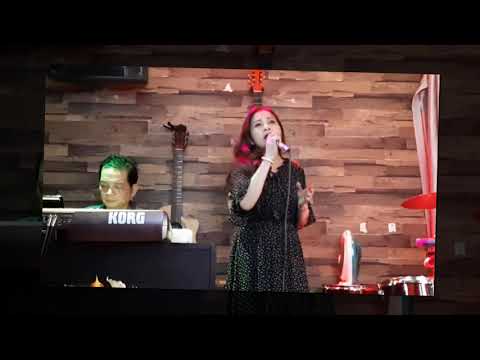 Thể hiện bởi Phương Thùy