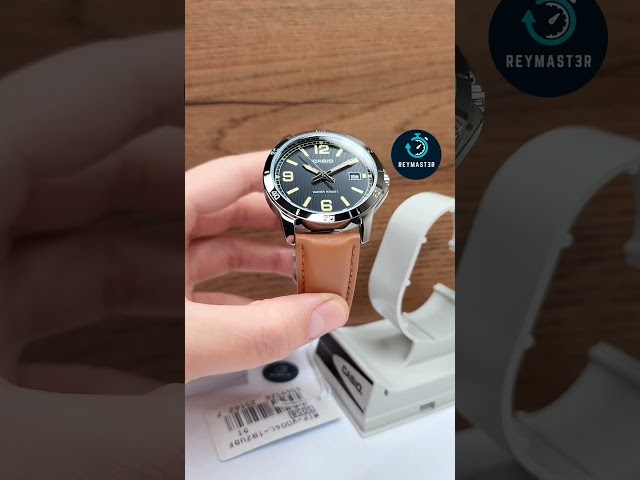 Vídeo relacionado con Genérico Reloj Hombre Acero Inoxidable, Resistente al Agua, Fecha y Manecillas Luminosas, Estilo Deportivo y Lujoso, Cómodo, Esfera Cuadrada de 40mm, Incluye Kit de Ajuste de Correa