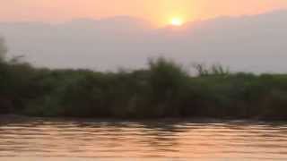 preview picture of video 'Sunrise on Inle Lake in Myanmar (Video 2 of 24)'