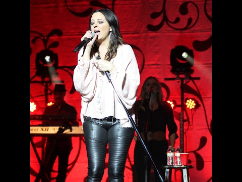 Great HD of Sara Evans "Every Little Kiss" from 2017 Ocean City show