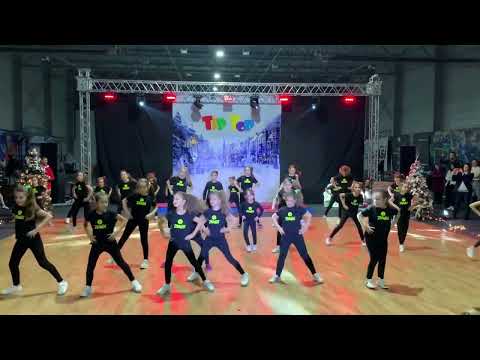 Spectacol de Craciun - Mixaj de Craciun, TipTop Zumba by Cory