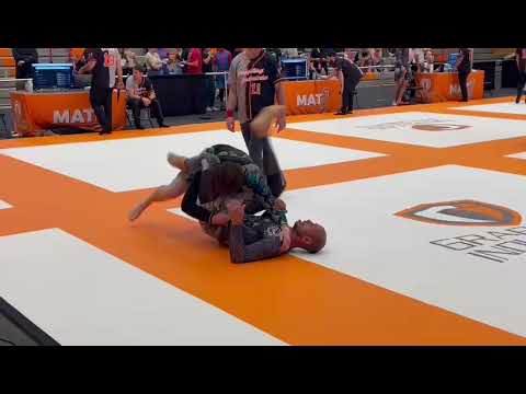 BJJ Novices Constantly Trade Position In Entertaining Hard Fought Match. BJJ No Gi