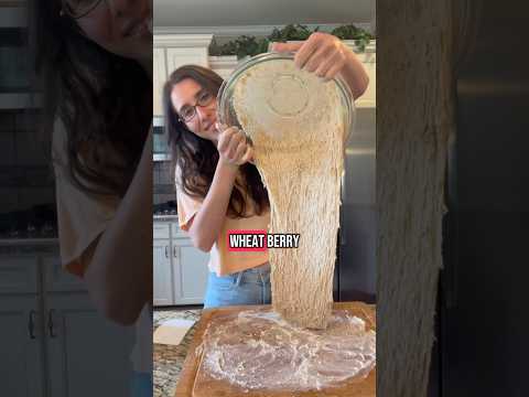 Hard White vs Hard Red Winter Wheat Berries #grains #healthyeating #baking #sourdough