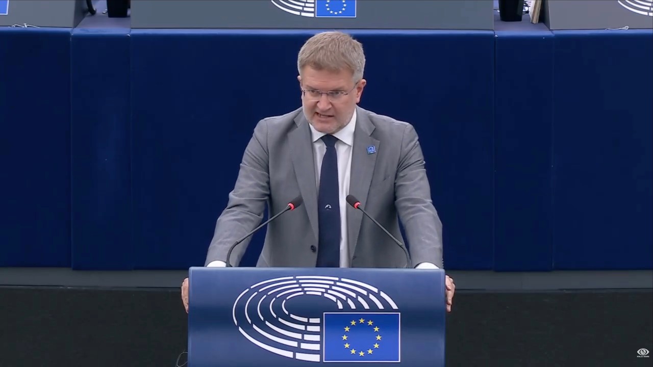 FIDANZA: "L'EUROPA SCEGLIE L'IDEOLOGIA INVECE DEL BUON SENSO, FAVORENDO SOLO GLI INTERESSI CINESI"