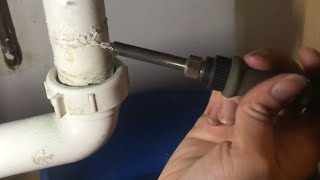 fixing a CRACKED sink pipe WITHOUT buying anything (plastic welding with a soldering iron)