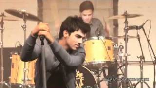 Jonas Brothers - Play My Music (2010 Walmart Soundcheck)