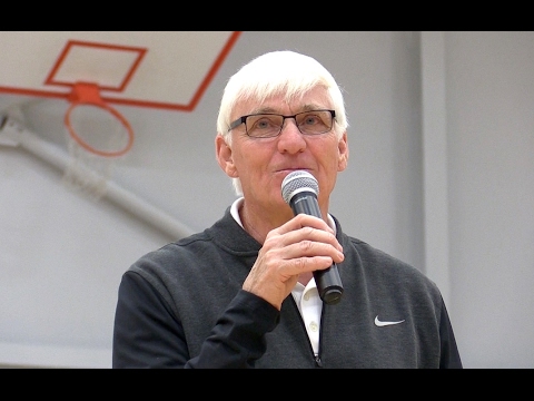 Legendary basketball player Bobby Cremins honored at JP2 game