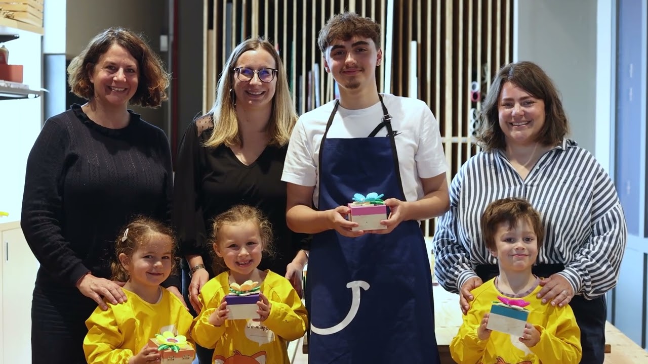 Modelez un pot de fleurs rigolo en argile en duo avec votre enfant, accompagnés par Jérémy et son équipe Cultura - Vidéo