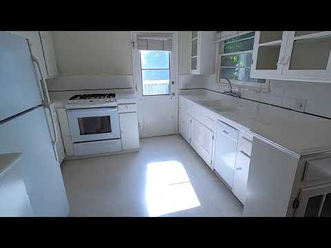 PL9368 - Beautiful & Bright Upper Studio Residence For Lease!