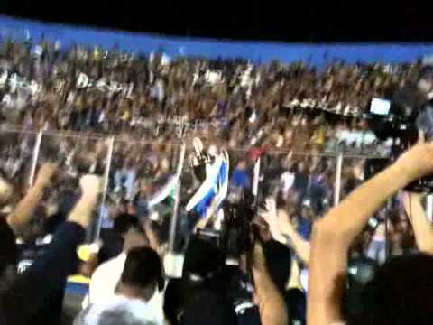 "Celebrando con Jugadores, Junta Directiva y La Revo." Barra: Revolucionarios 1928 &bull; Club: Motagua