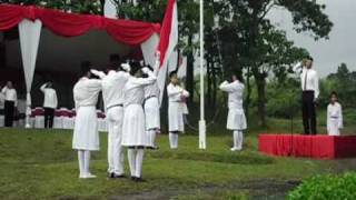 preview picture of video 'Upacara Pengibaran Bendera Merah Putih di Sentul City'