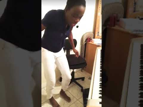 Femme a la guitar 🎸 (je vivrai)