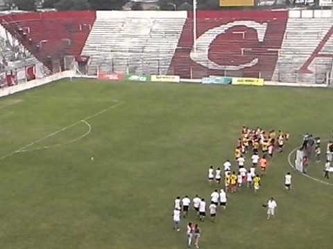 Recimiento de la hinchada de Sportivo Guzmán