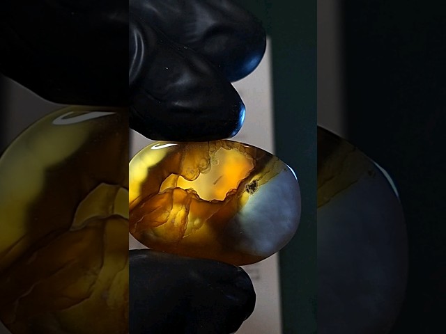 حجر عقيق متعدد اللون بتشكيل طبيعي مفحوص بشهادة مخت...